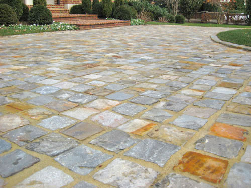 Cobble driveway using Bull Run® Stone