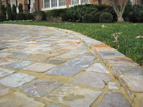 Cobble driveway using Bull Run® Stone