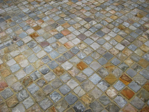 Cobble driveway using Bull Run® Stone