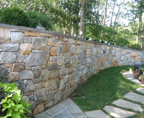 Retaining wall using Bull Run® Stone