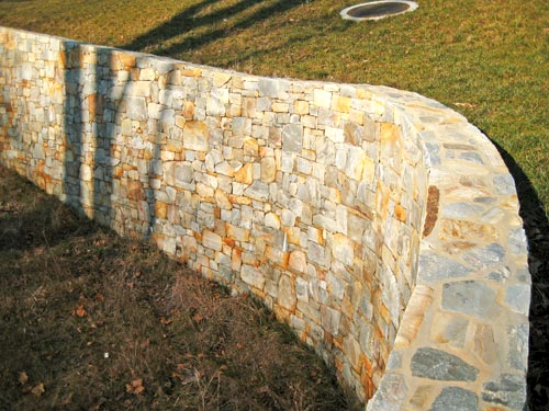 Retaining wall using Bull Run® Stone