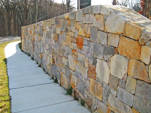 Retaining wall using Bull Run® Stone