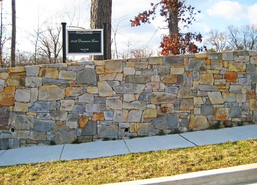 Retaining wall using Bull Run® Stone