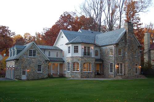 Home veneered in Bull Run® Stone